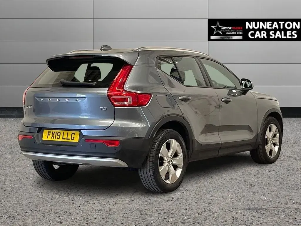 Used Volvo XC40 Momentum 156 HP (114 kW) 2019 Grey SUV