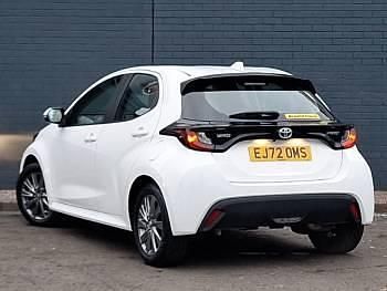 Used Toyota Yaris Hybrid 116 HP (85 kW) 2022 White Hatchback