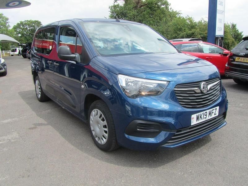 Blue Used 2019 Vauxhall Combo Design Edition MPV | £8,995 (Fair price) - Image 1/4