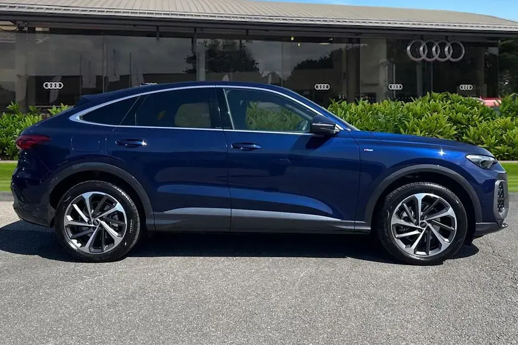 Used Audi Q5 S-Line 204 HP (150 kW) 2026 Blue SUV