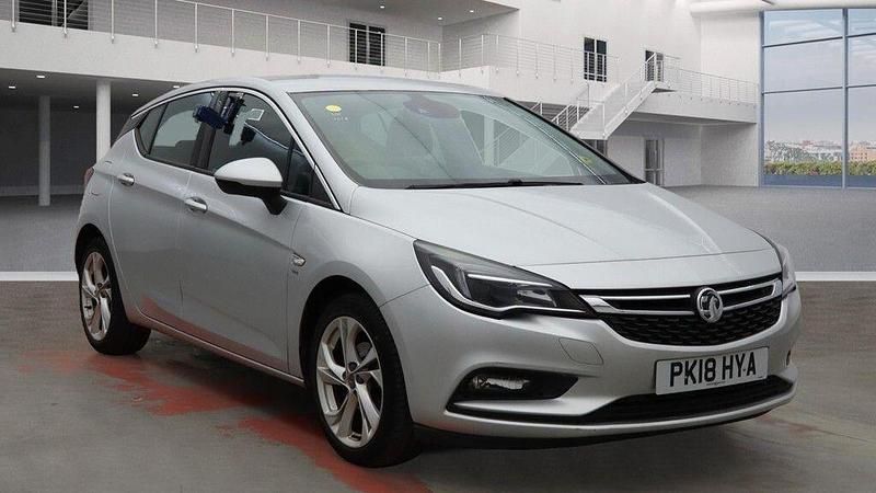 Silver Used 2018 Vauxhall Astra SRi Hatchback | £9,990 (Fair price) - Image 1/4