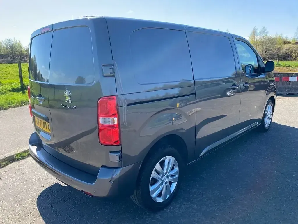 Second-hand Peugeot Expert Premium 145 CP (106 kW) 2021 Gri Van