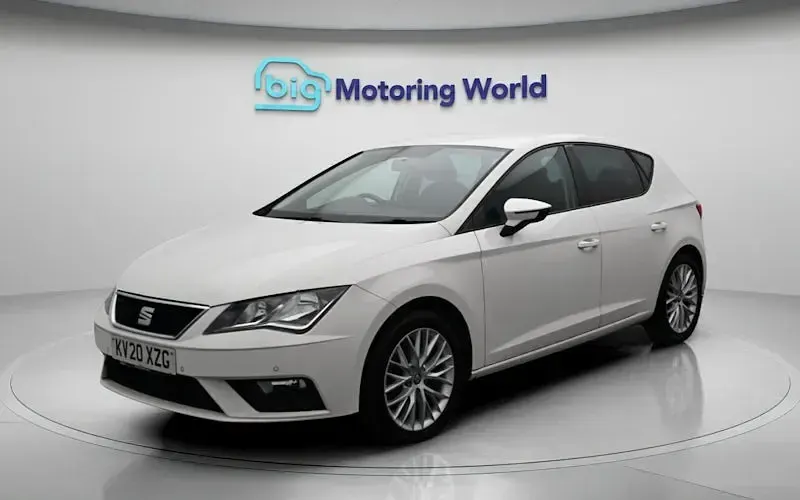 Used Seat Leon SE Dynamic 116 HP (85 kW) 2020 White Hatchback