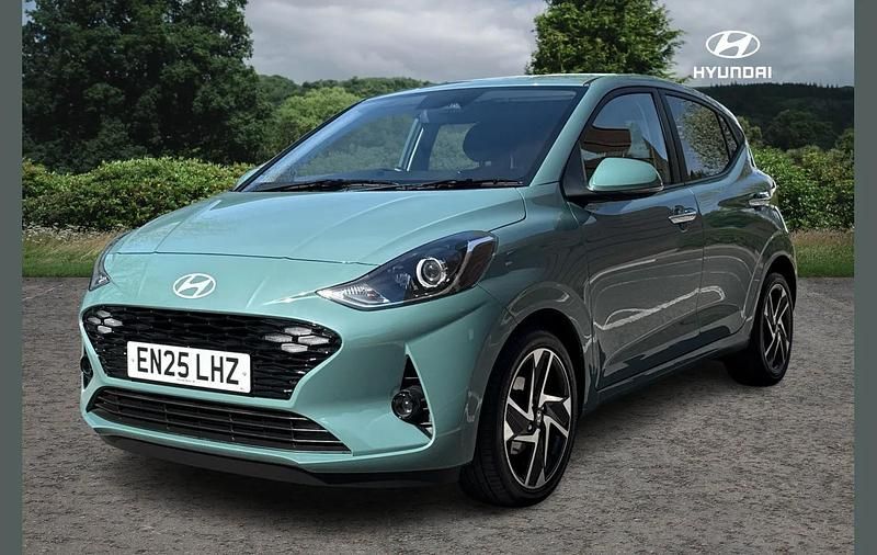 Usado Hyundai i10 Premium 77 HP (56 kW) 2025 Verde Citadino