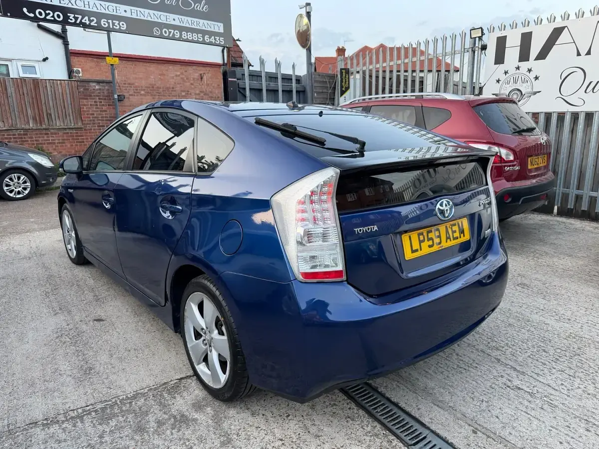 Used Toyota Prius 2010 Blue Hatchback