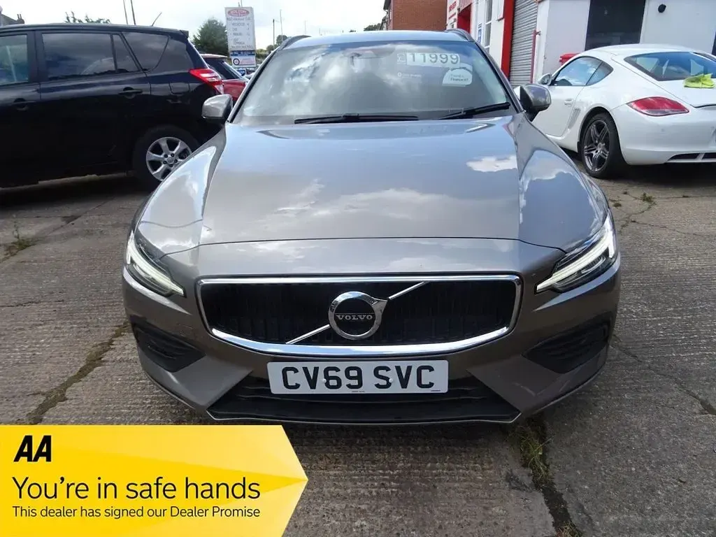 Used Volvo V60 Momentum 187 HP (137 kW) 2019 Grey Estate
