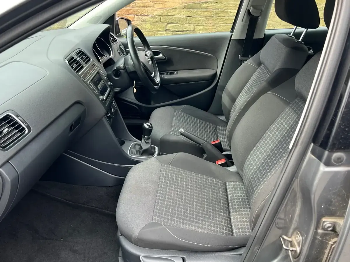 Used VW Polo SE 90 HP (66 kW) 2015 Grey Hatchback