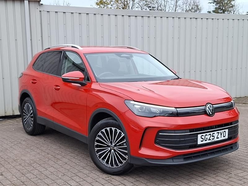 Red Used 2025 VW Tiguan Match SUV | £31,998 (Expensive) - Image 1/4
