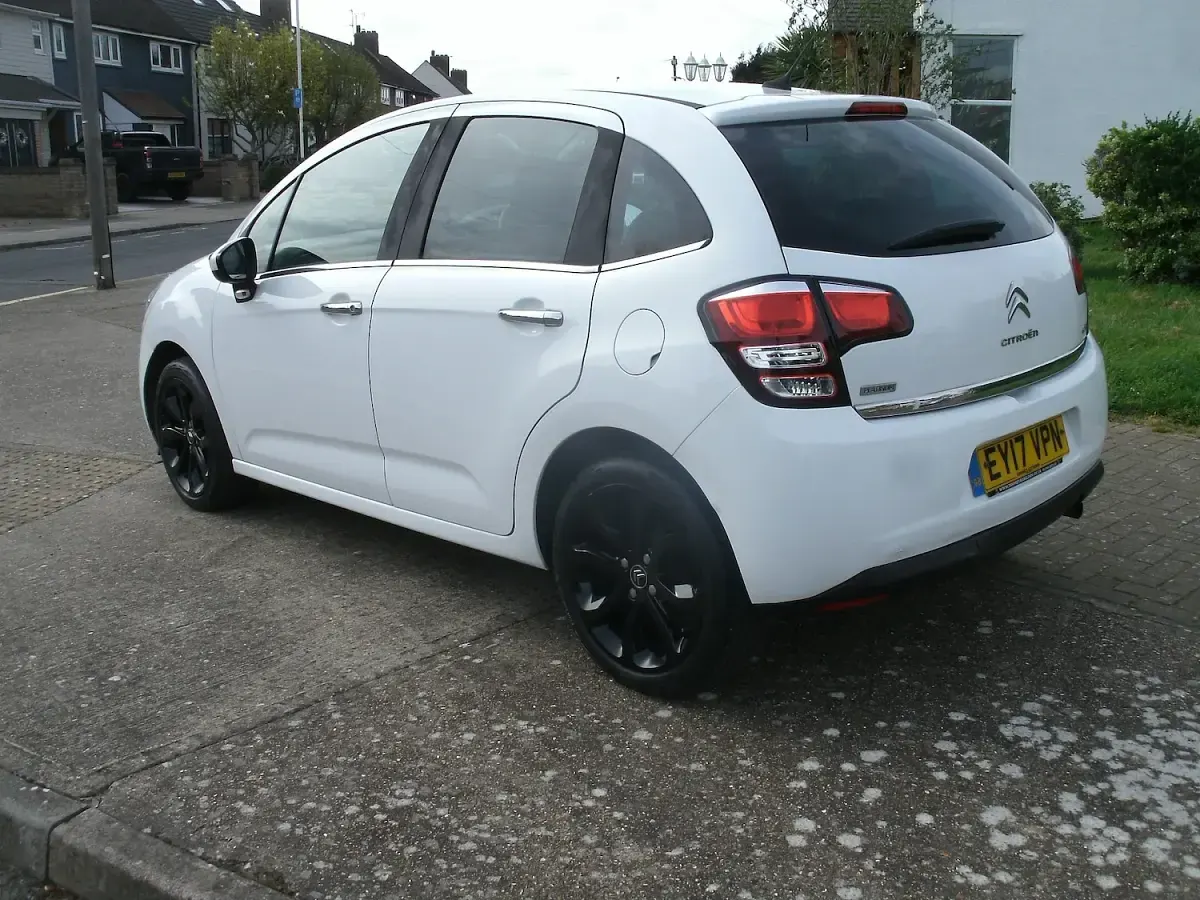 Used Citroën C3 Platinum 110 HP (80 kW) 2017 White Hatchback
