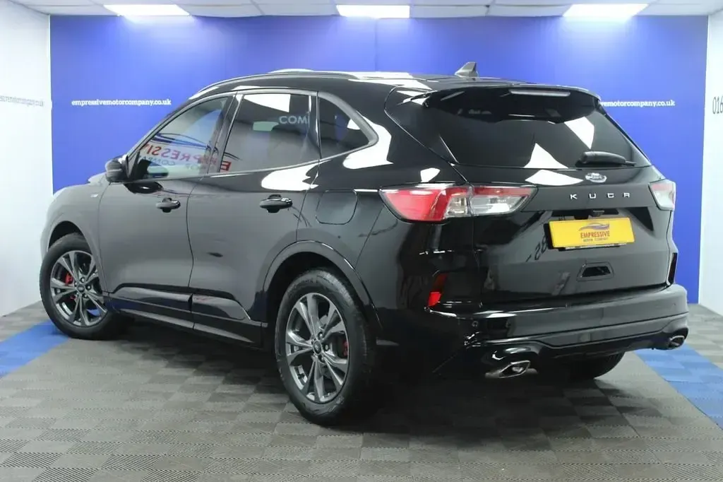 Begagnad Ford Kuga ST-Line 120 HK (88 kW) 2021 Svart SUV