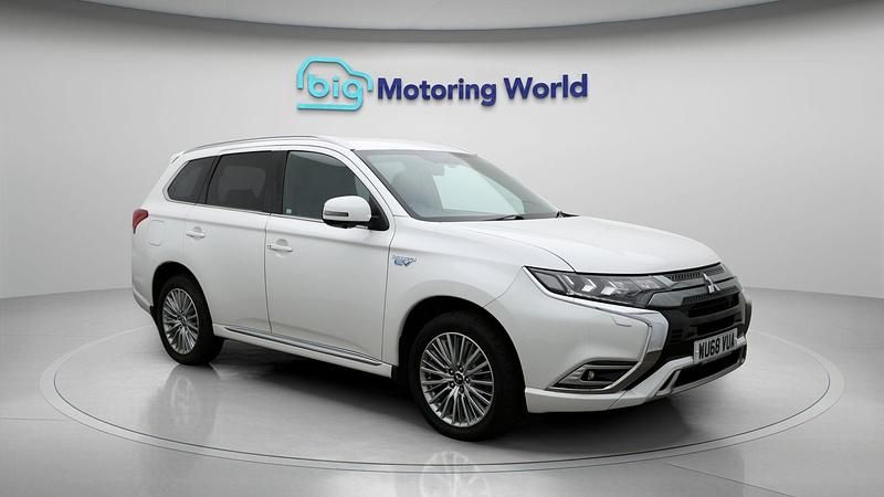 Used 2018 Mitsubishi Outlander P-HEV | £14,089 (Fair price) - Image 1/4