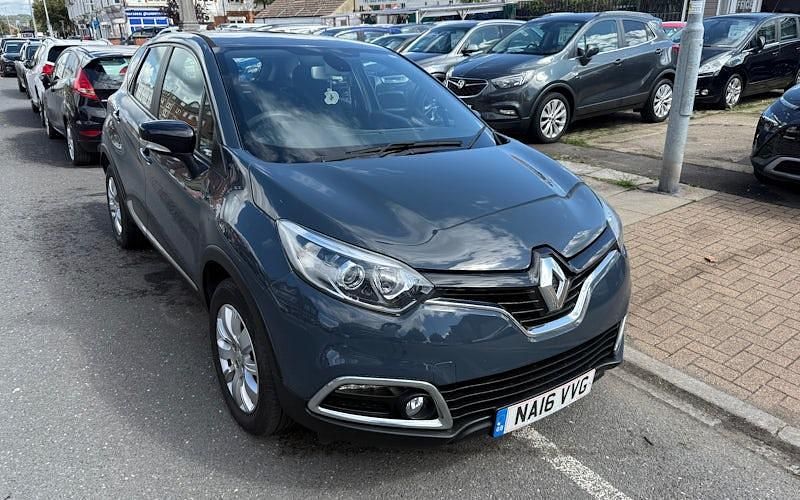 Used Renault Captur Dynamique 90 HP (66 kW) 2016 Beige SUV