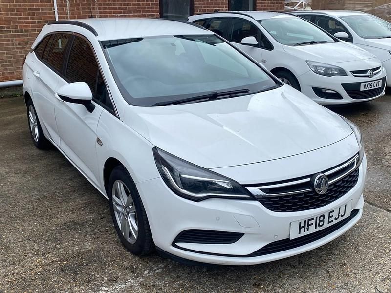 Begagnad Vauxhall Astra 2018 Vit Kombi