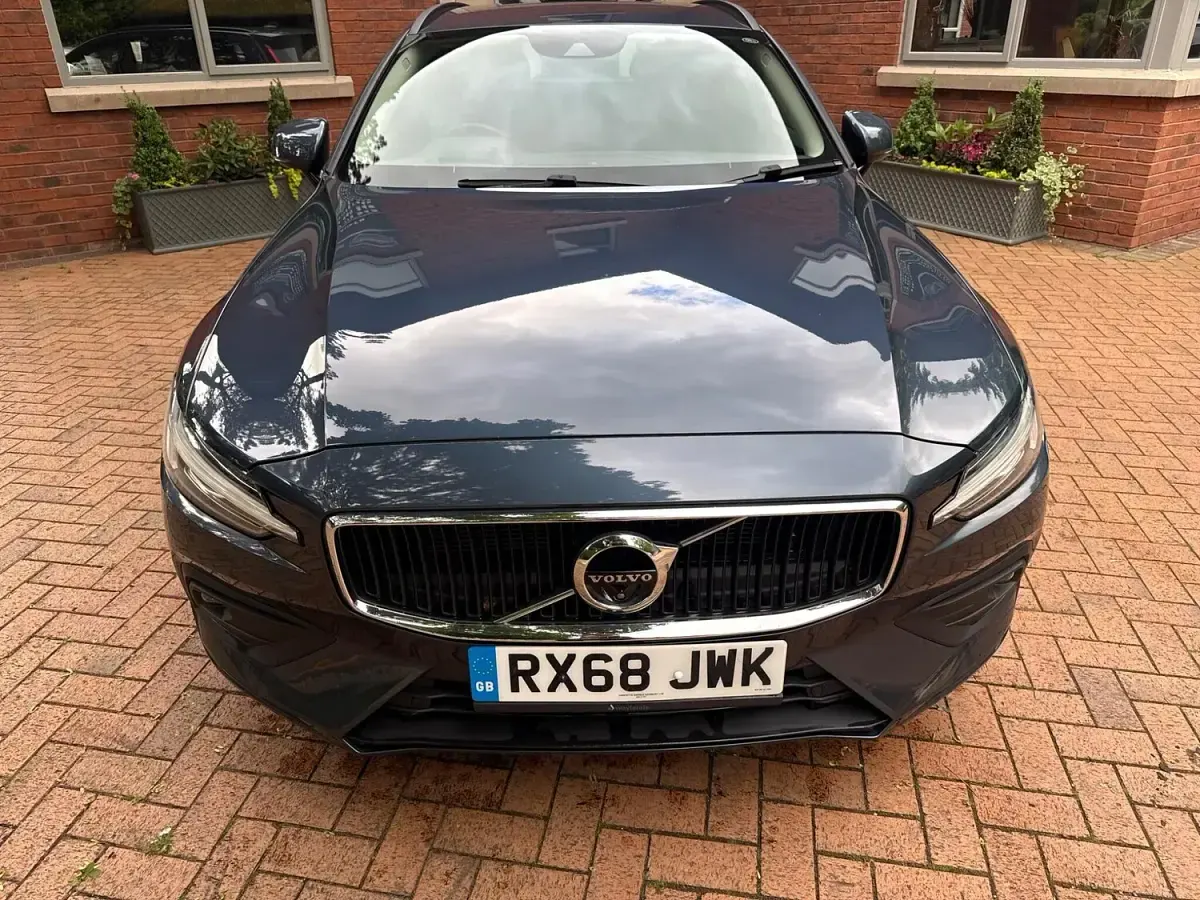 Used Volvo V60 Momentum 2018 Blue Estate