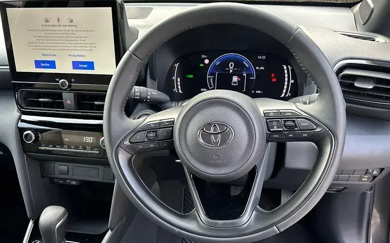 Used Toyota Yaris Cross Design 116 HP (85 kW) 2026 Grey SUV