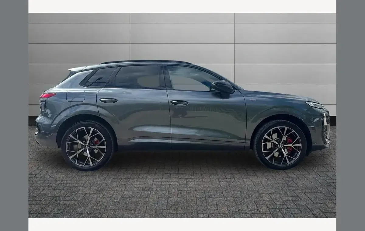 Used Audi Q3 Advanced 150 HP (110 kW) 2026 Grey SUV