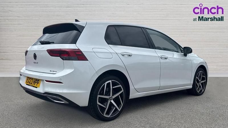 Used VW Golf VIII Style 204 HP (150 kW) 2023 White