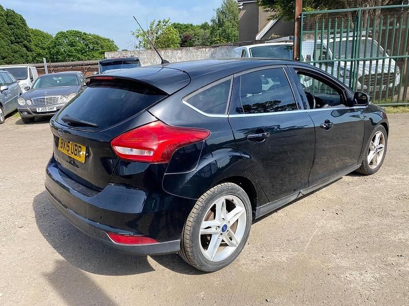 Used Ford Focus Zetec 115 HP (84 kW) 2015 Black Hatchback