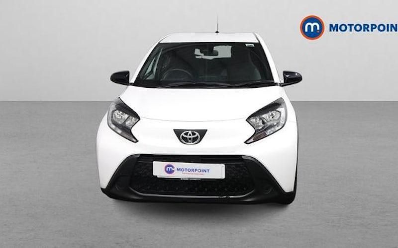 Used Toyota Aygo X PURE 72 HP (52 kW) 2024 White SUV