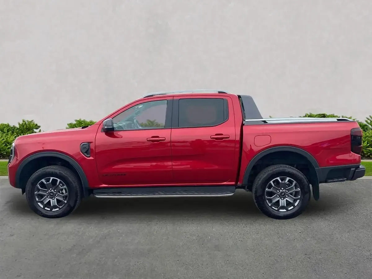Used Ford Ranger Wildtrack 240 HP (176 kW) 2025 Red Pickup