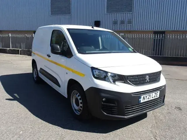 Used Peugeot Partner Premium 2021 White MPV