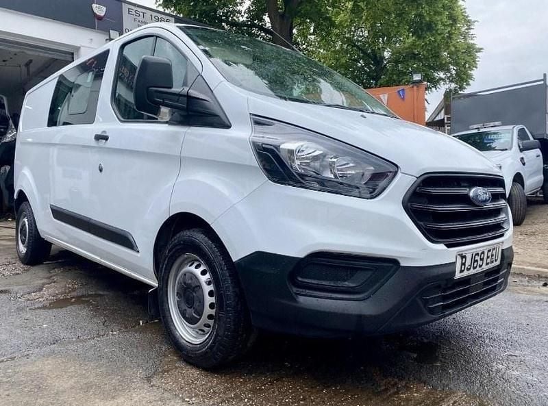 Used Ford Transit Custom 2019 White Estate