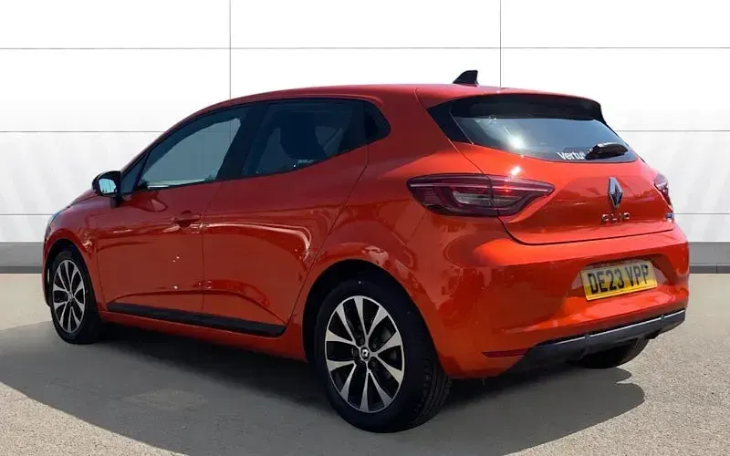 Used Renault Clio V Evolution 145 HP (106 kW) 2023 Orange Hatchback