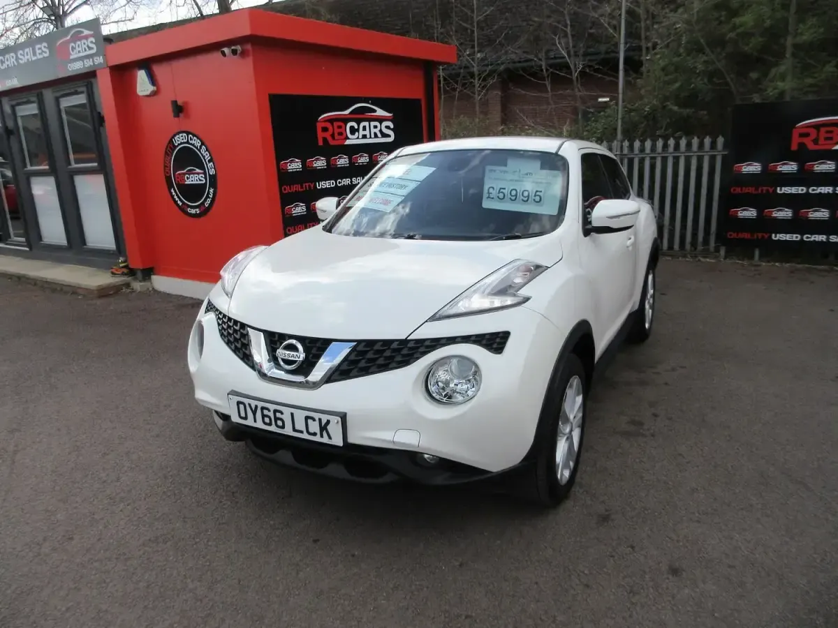 Used Nissan Juke N-Connecta 110 HP (80 kW) 2016 White SUV