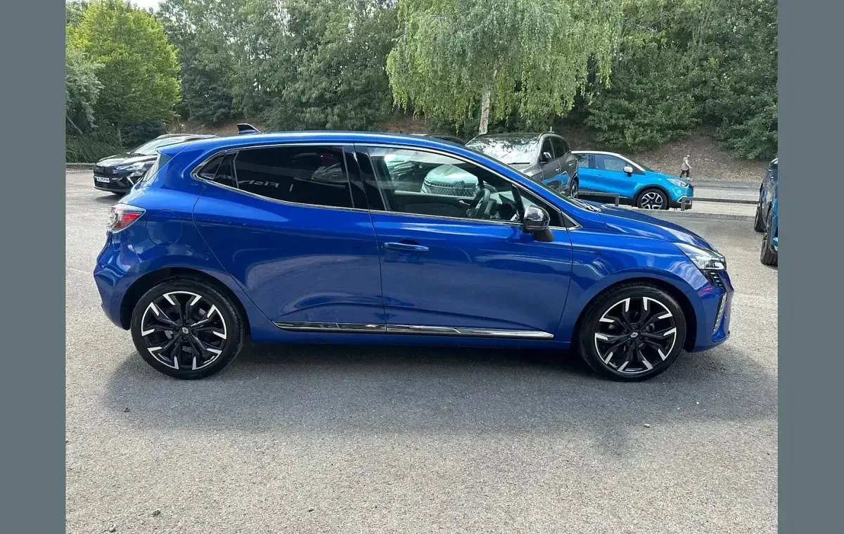 Used Renault Clio Techno 90 HP (66 kW) 2024 Blue  Hatchback