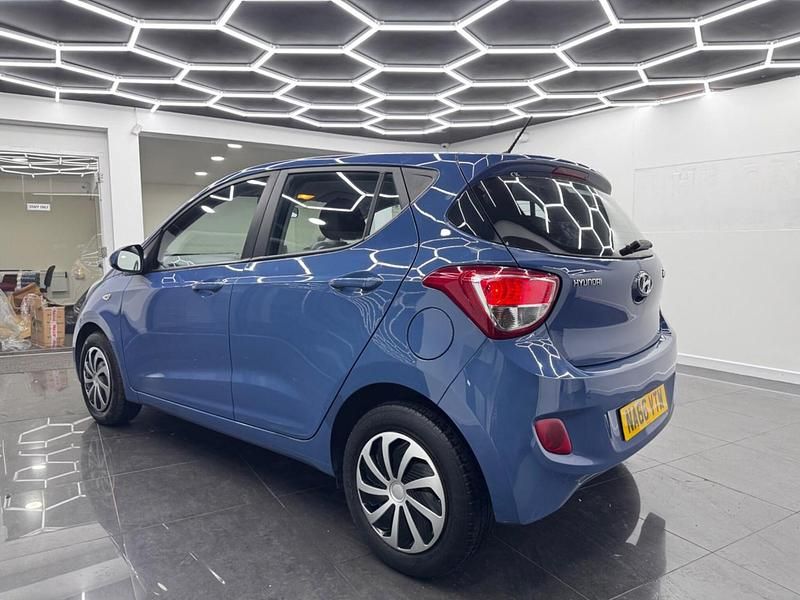 Used Hyundai i10 SE 67 HP (49 kW) 2016 Blue Hatchback