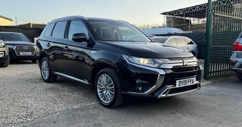 Used Mitsubishi Outlander P-HEV 2019 Black Estate
