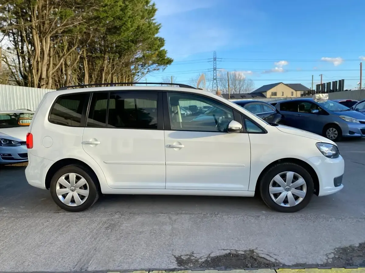 Used VW Touran SE 140 HP (102 kW) 2015 White MPV