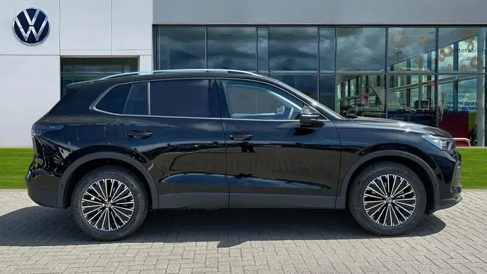 New VW Tiguan Match 130 HP (95 kW) 2026 Grenadilla black metallic SUV