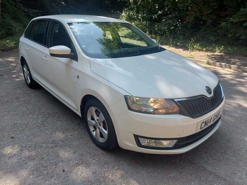 White Used 2014 Skoda Rapid SE Hatchback | £5,390 (Fair price) - Image 1/4