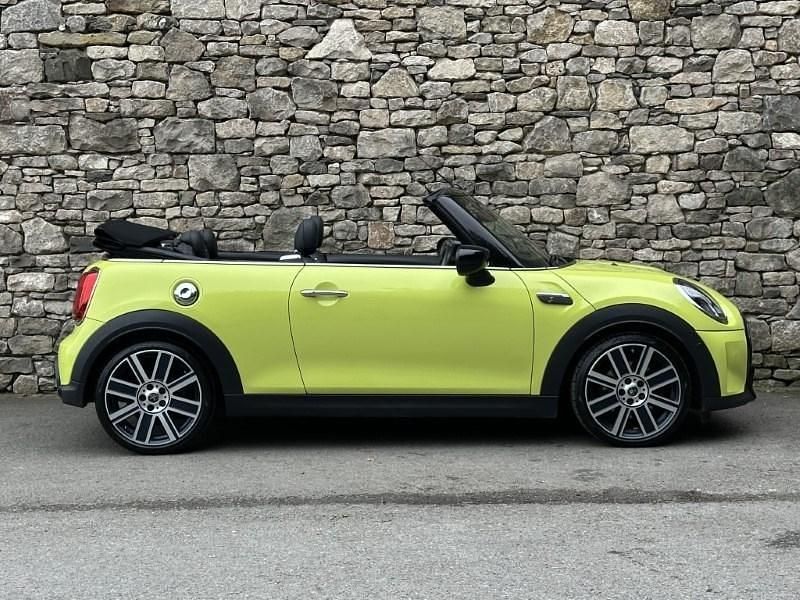 Used Mini Cooper S Cabriolet Exclusive 175 HP (128 kW) 2023 Yellow Cabriolet