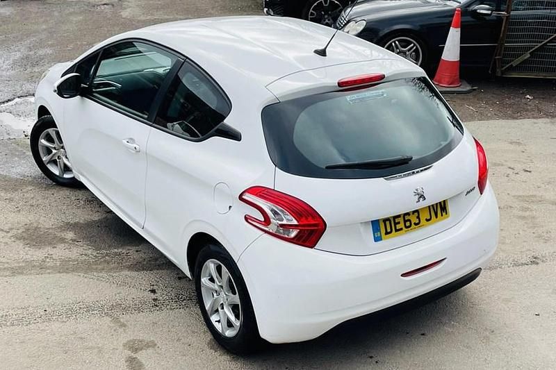 Second-hand Peugeot 208 Active 82 CP (60 kW) 2013 Alb Hatchback
