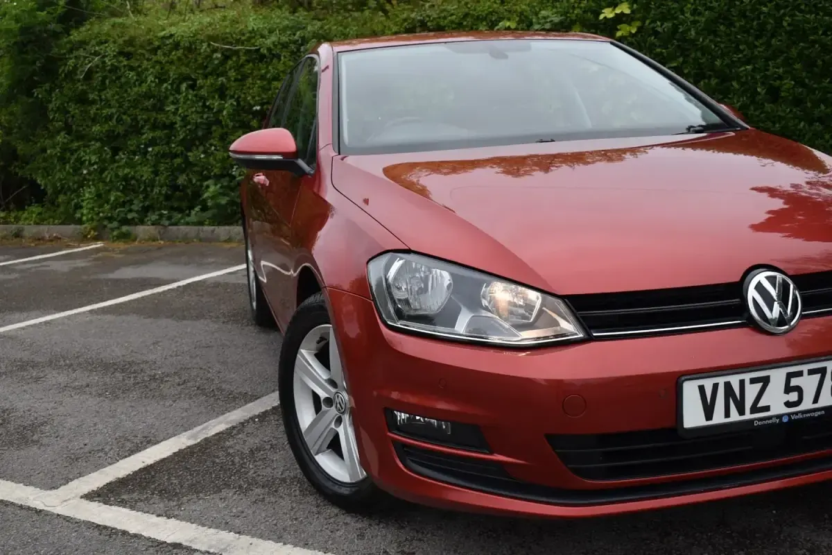 Second-hand VW Golf VII Match 105 CP (77 kW) 2015 Roșu Hatchback