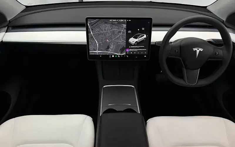 Used Tesla Model Y Standard Range 219 kW (299 HP) 2023 White SUV