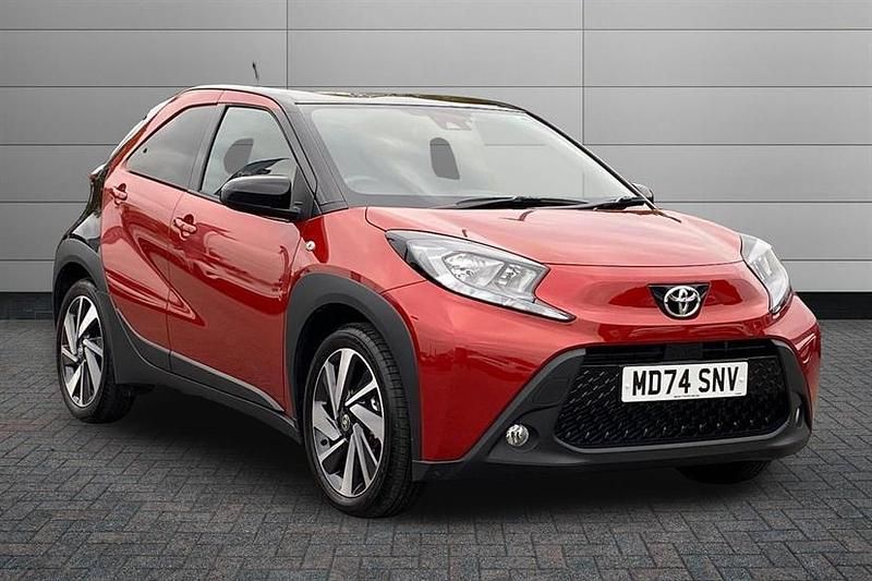 Chilli red with black Used 2025 Toyota Aygo X SUV | £14,991 - Image 1/3