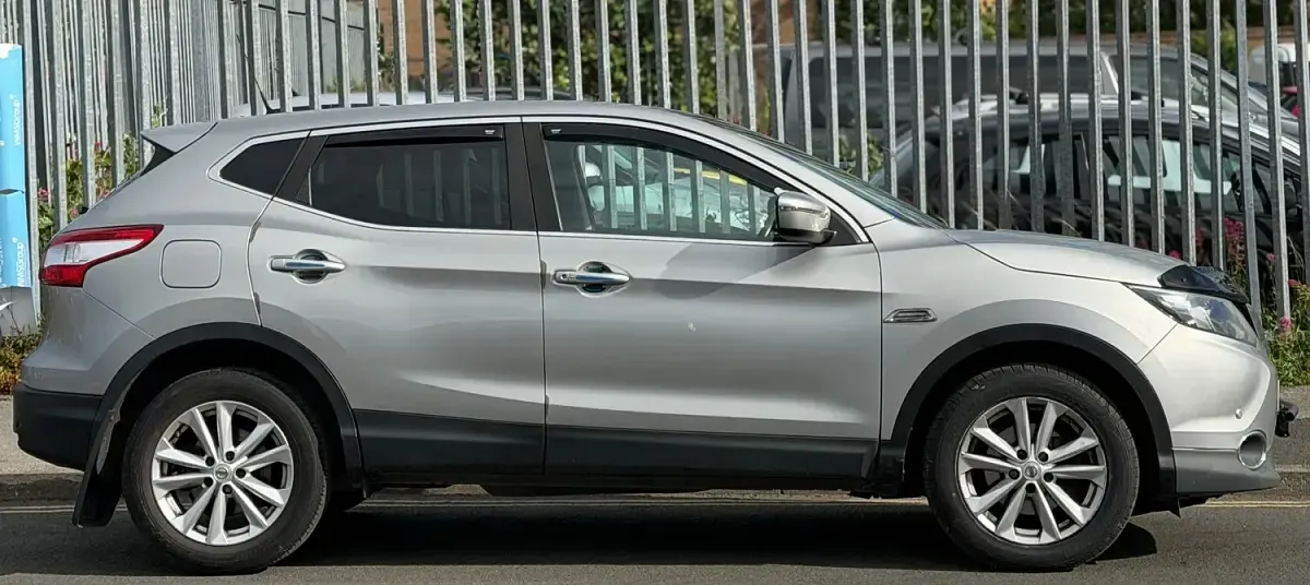 Used Nissan Qashqai Acenta Premium 110 HP (80 kW) 2015 Silver SUV