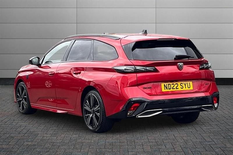 Used Peugeot 308 Premium 131 HP (96 kW) 2022 Elixir red Estate