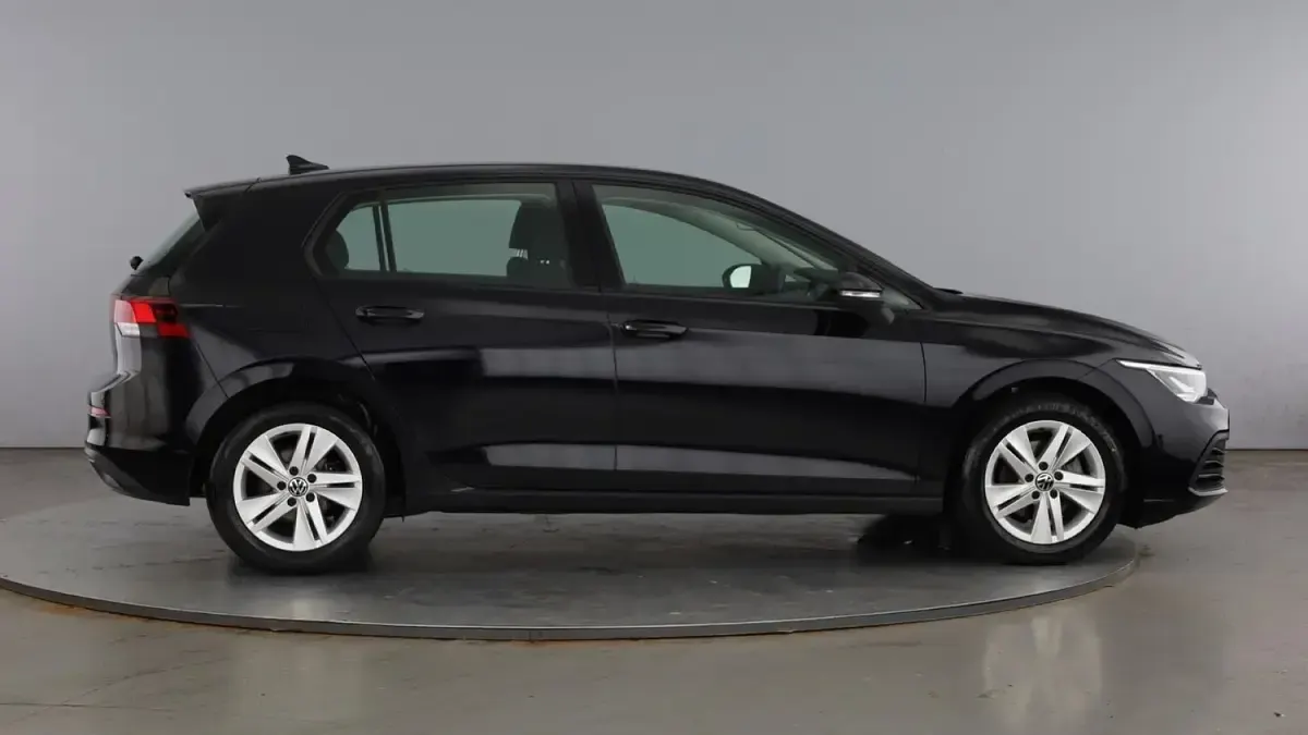 Used VW Golf VIII Life 150 HP (110 kW) 2022 Deep black pearl Hatchback