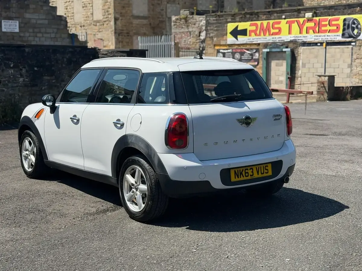 Used Mini Cooper D 2013 White Hatchback