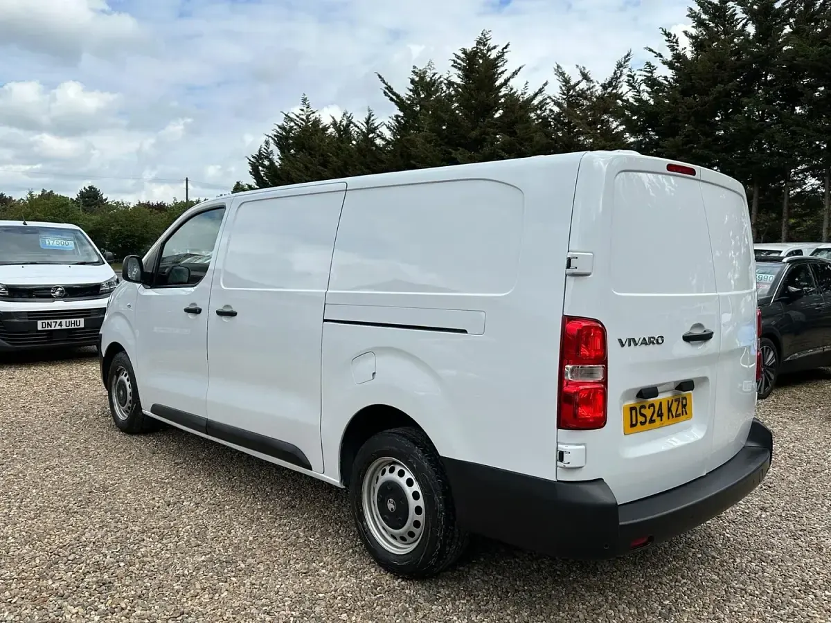 Used Vauxhall Vivaro 143 HP (105 kW) 2024 White MPV