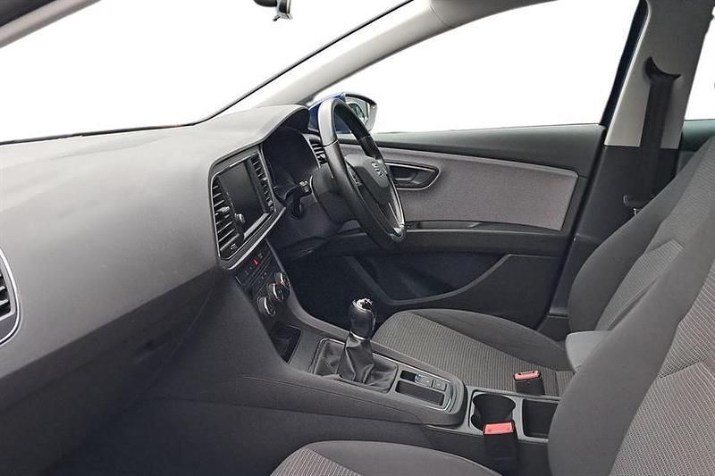 Used Seat Leon SE Dynamic 115 HP (84 kW) 2019 Blue Hatchback