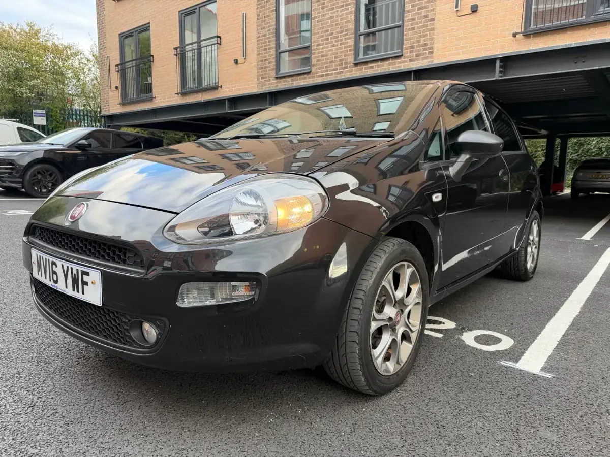 Używany Fiat Punto Easy Plus 2016 Czarny Hatchback