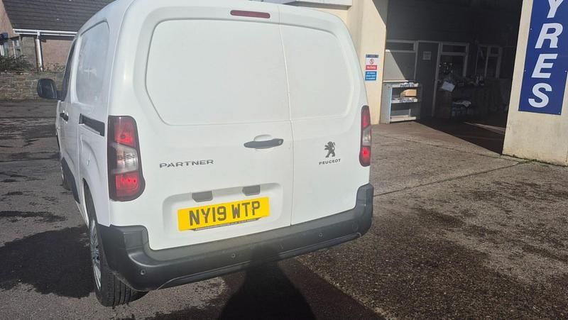 Used Peugeot Partner 131 HP (96 kW) 2019 White MPV