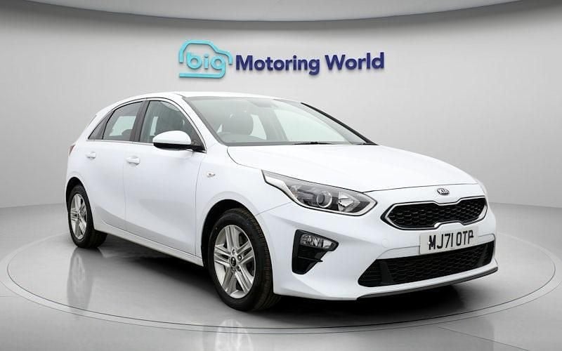 Gebraucht Kia Ceed 136 PS (100 kW) 2021 Weiß Kleinwagen