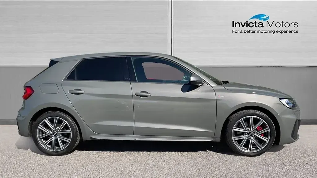 Usado Audi A1 Competition 2022 Cinzento SUV