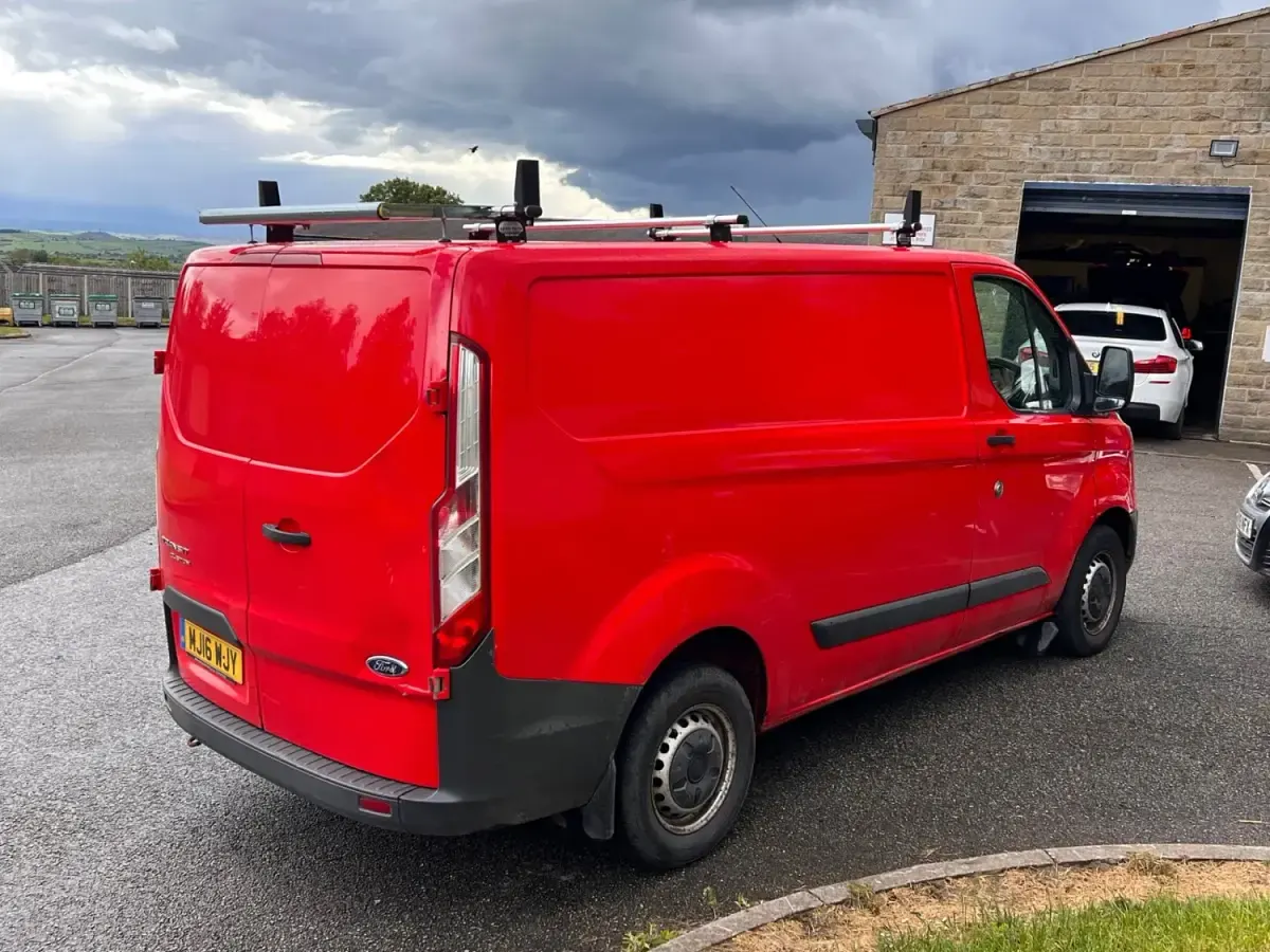 Używany Ford Transit Custom 100 KM (73 kW) 2016 Czerwony Van